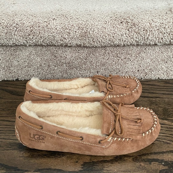 UGG Dakota Slipper - Picture 4 of 8